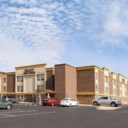 Quality Inn & Suites Ames Conference Center Near Isu Campus Екстериор снимка