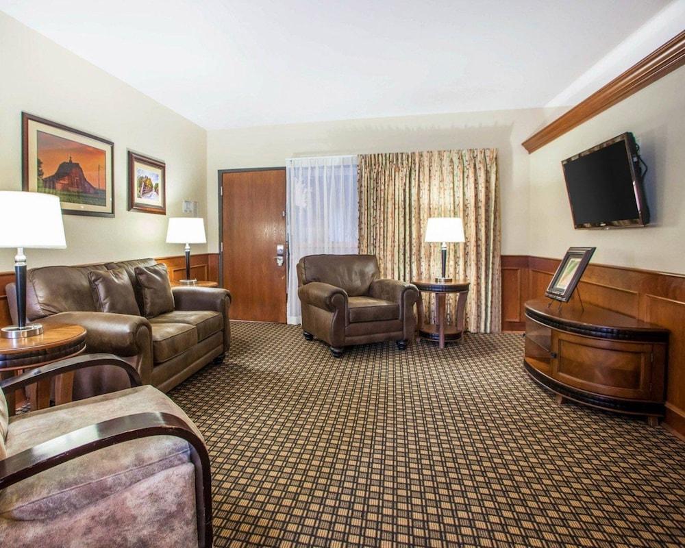 Quality Inn & Suites Ames Conference Center Near Isu Campus Екстериор снимка