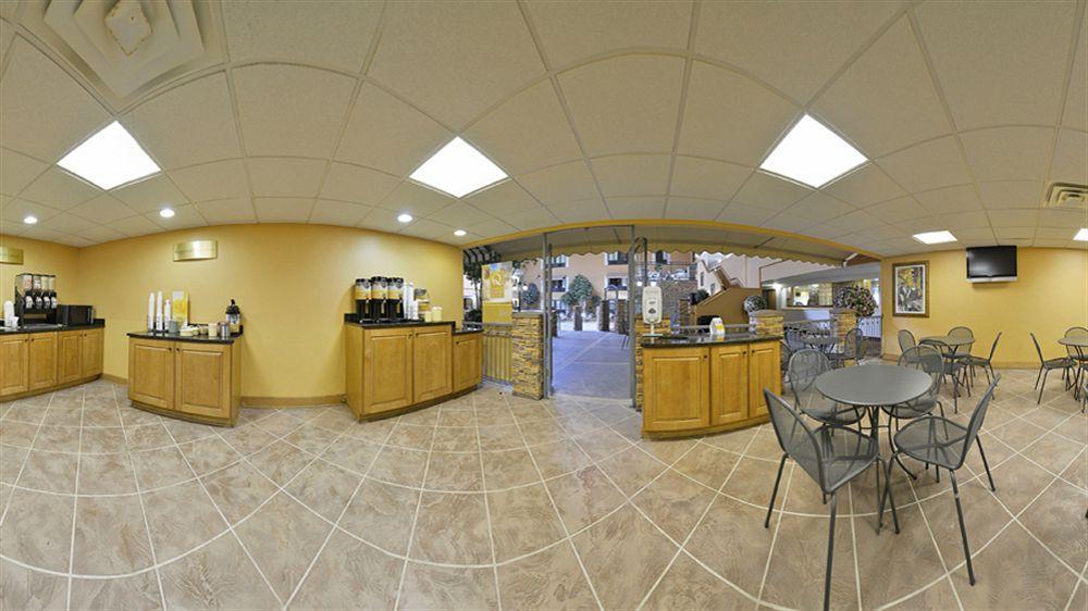 Quality Inn & Suites Ames Conference Center Near Isu Campus Екстериор снимка