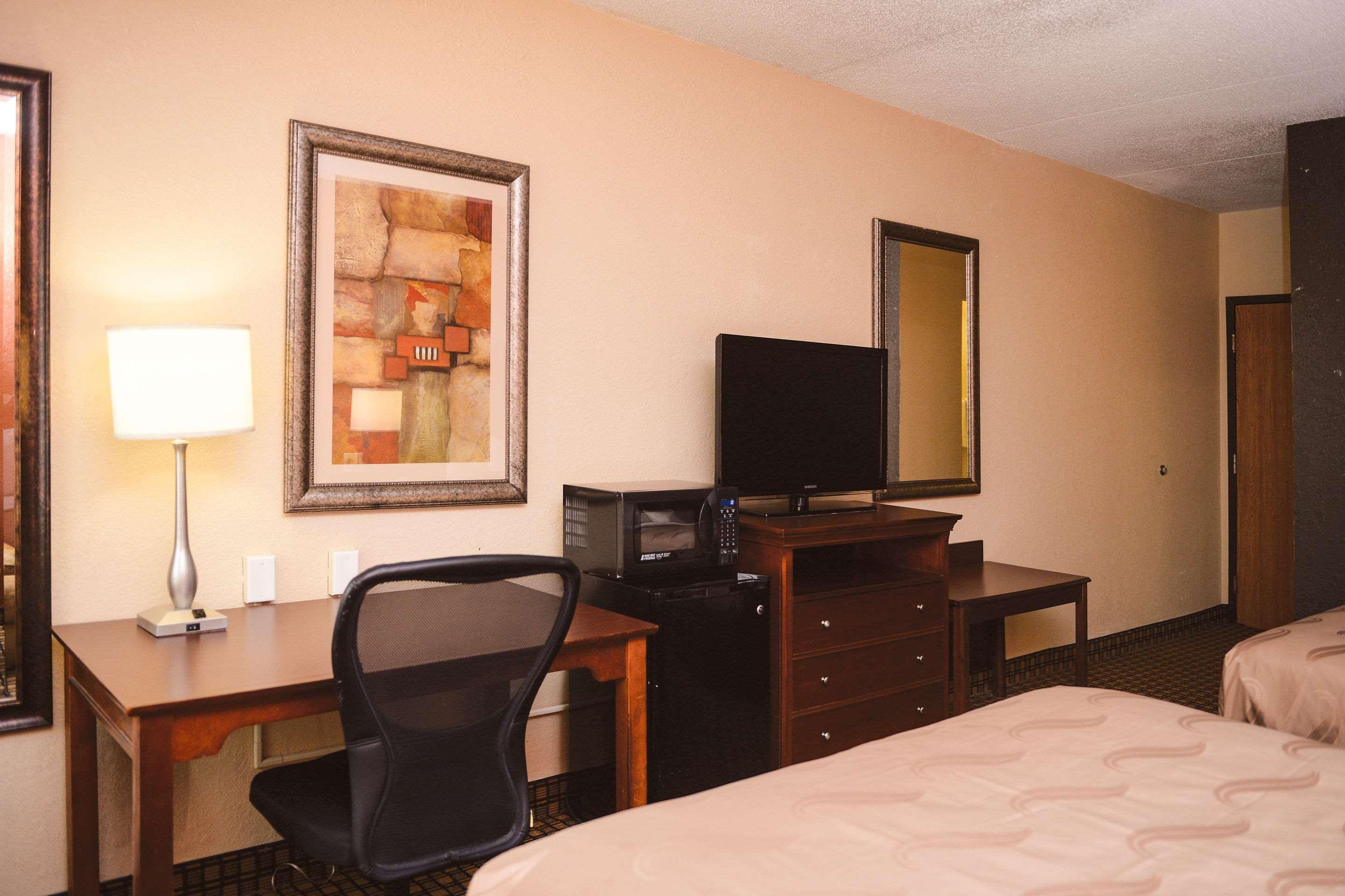 Quality Inn & Suites Ames Conference Center Near Isu Campus Екстериор снимка