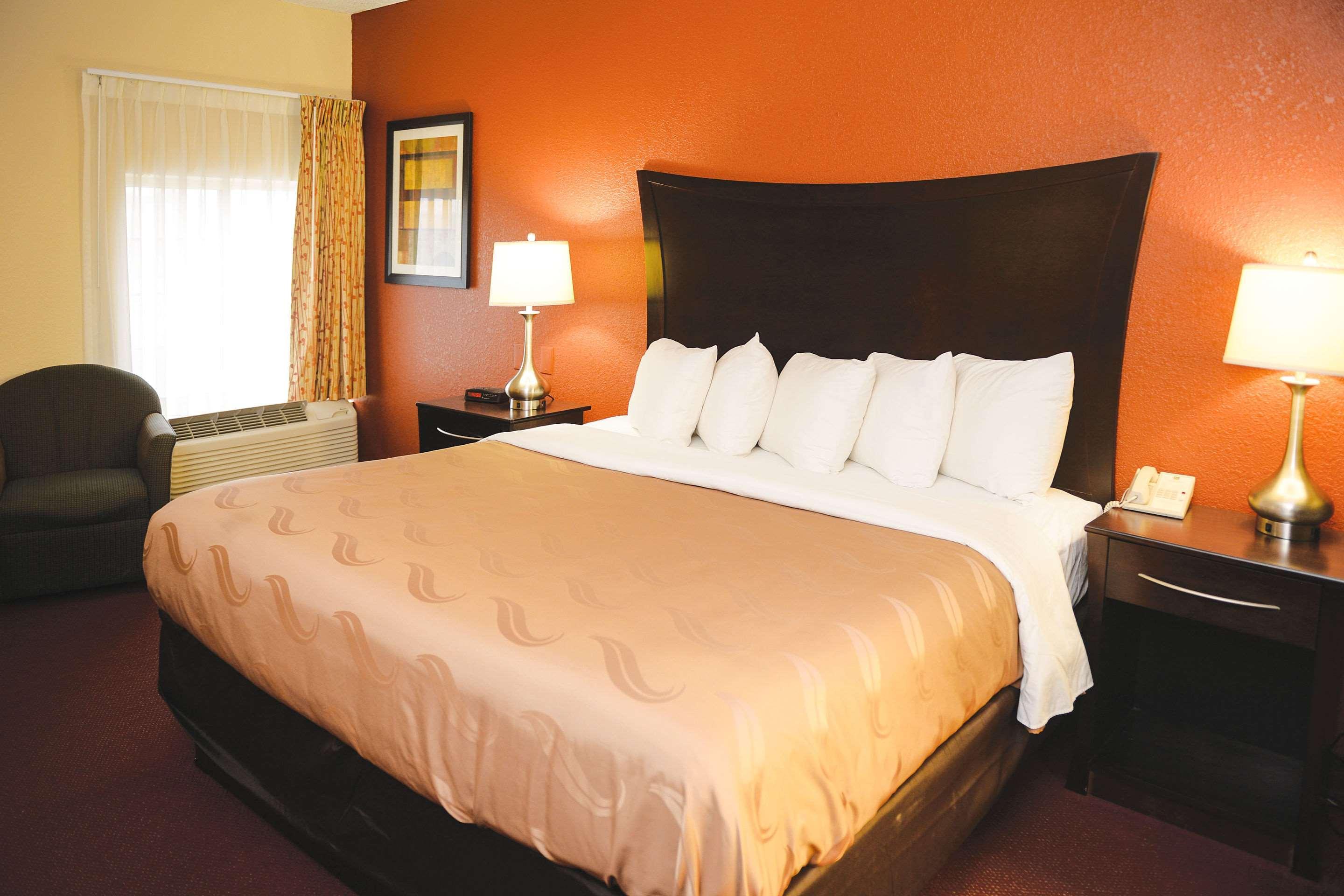 Quality Inn & Suites Ames Conference Center Near Isu Campus Екстериор снимка