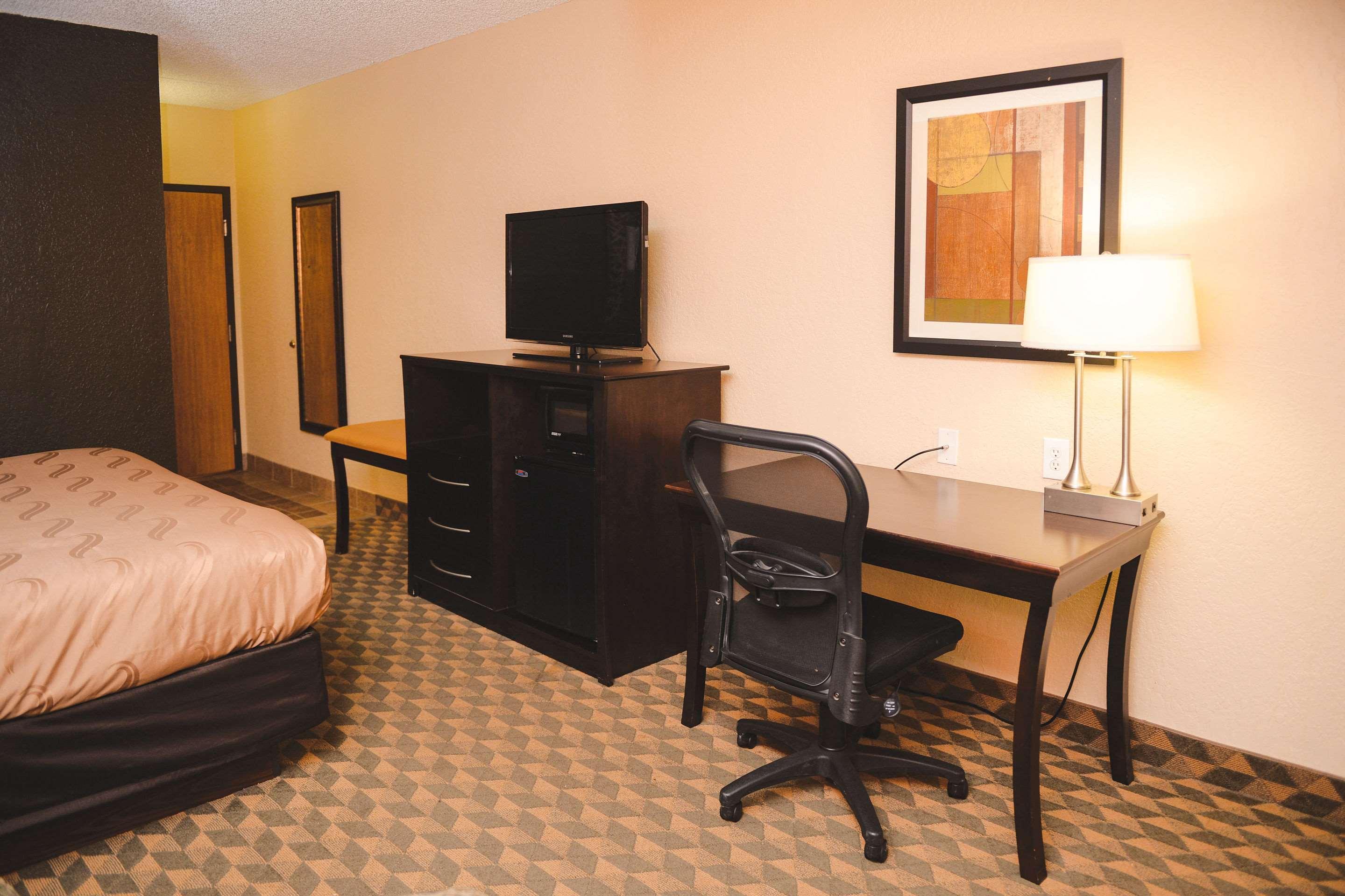 Quality Inn & Suites Ames Conference Center Near Isu Campus Екстериор снимка