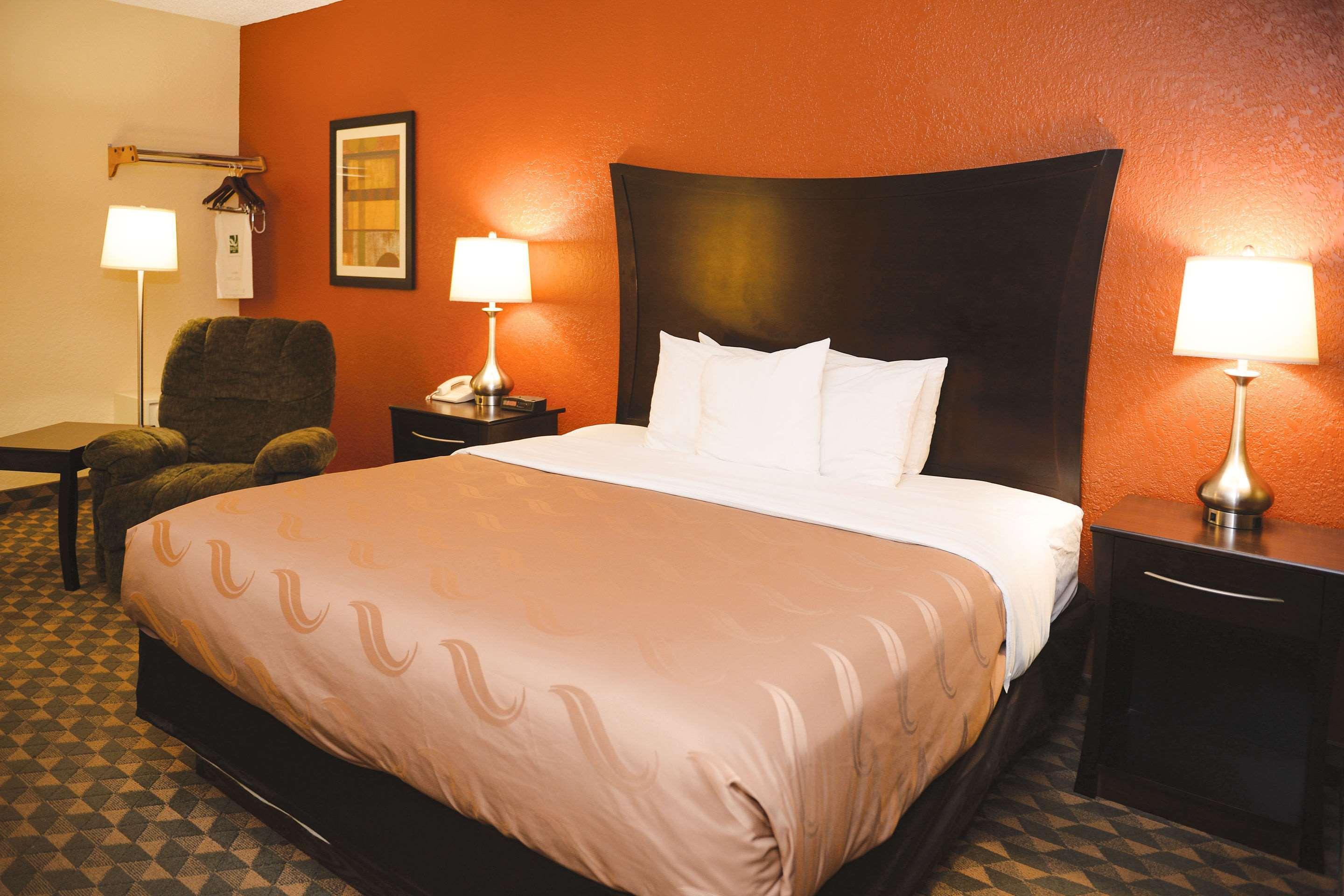 Quality Inn & Suites Ames Conference Center Near Isu Campus Екстериор снимка