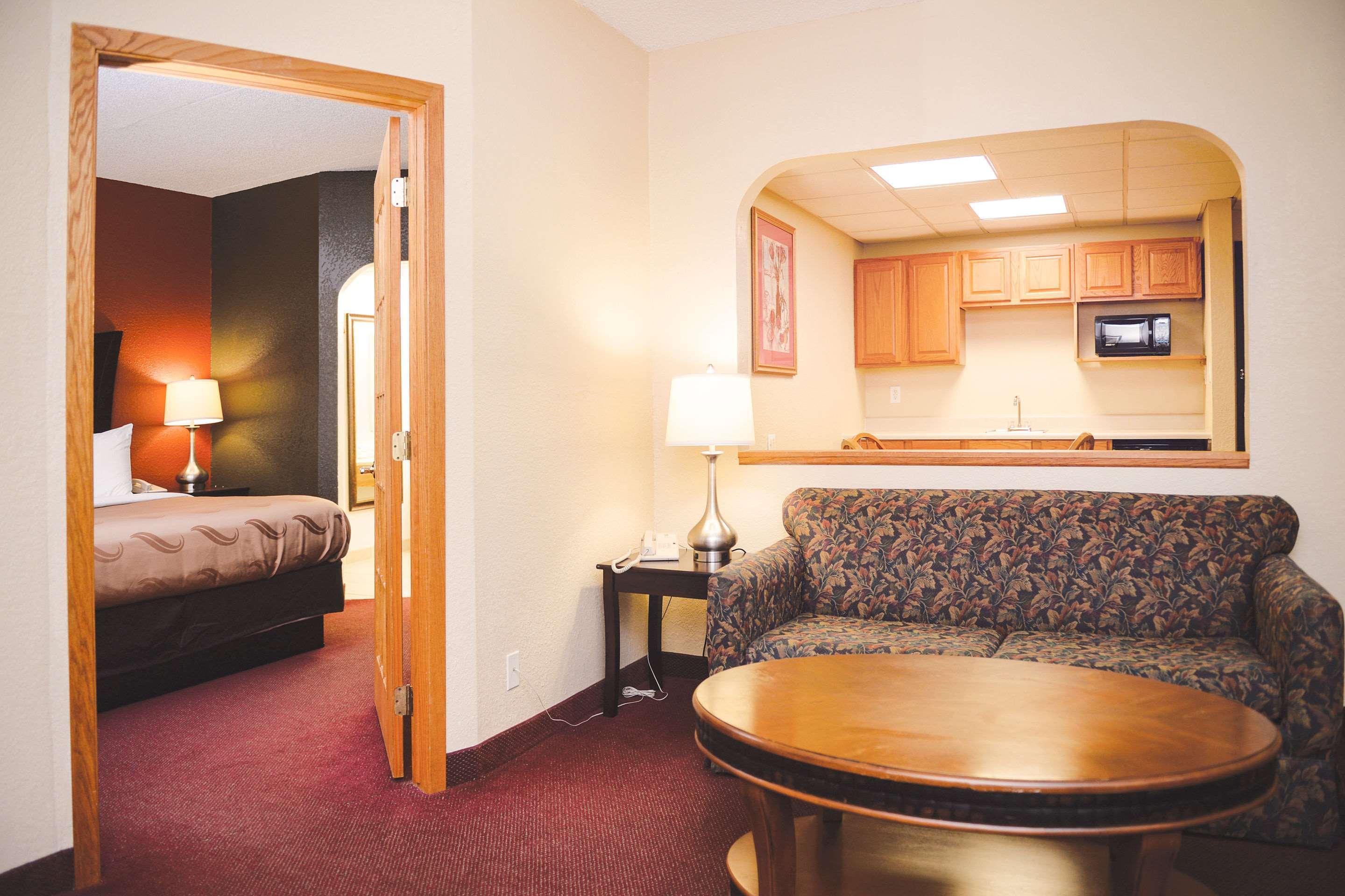Quality Inn & Suites Ames Conference Center Near Isu Campus Екстериор снимка