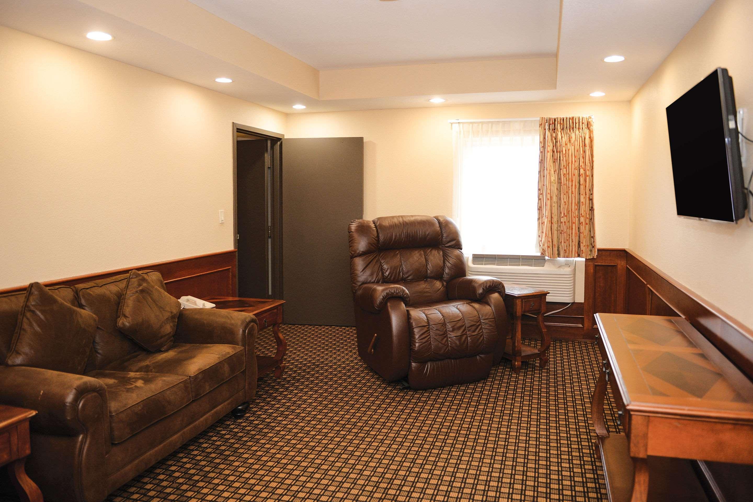 Quality Inn & Suites Ames Conference Center Near Isu Campus Екстериор снимка