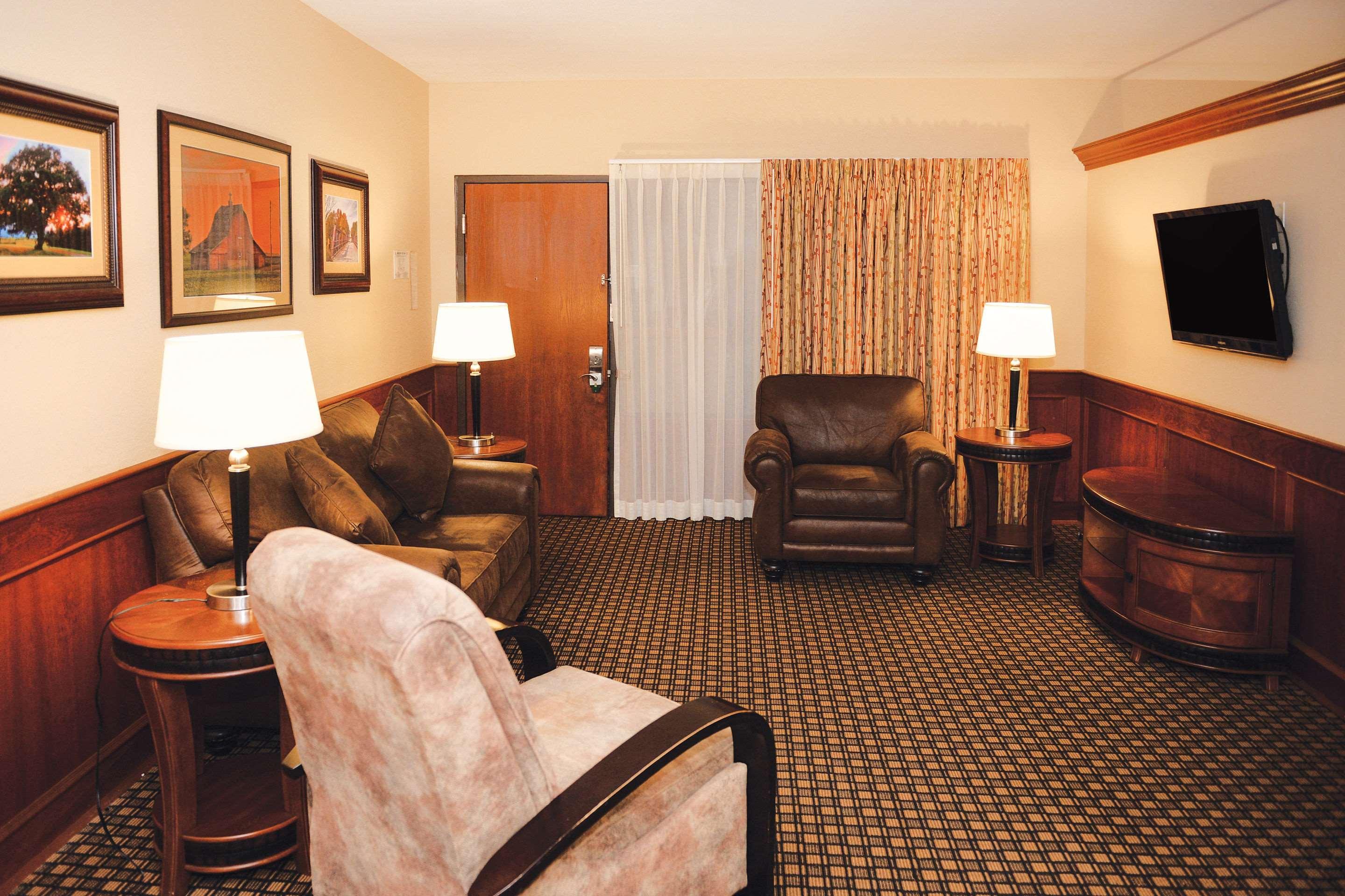 Quality Inn & Suites Ames Conference Center Near Isu Campus Екстериор снимка