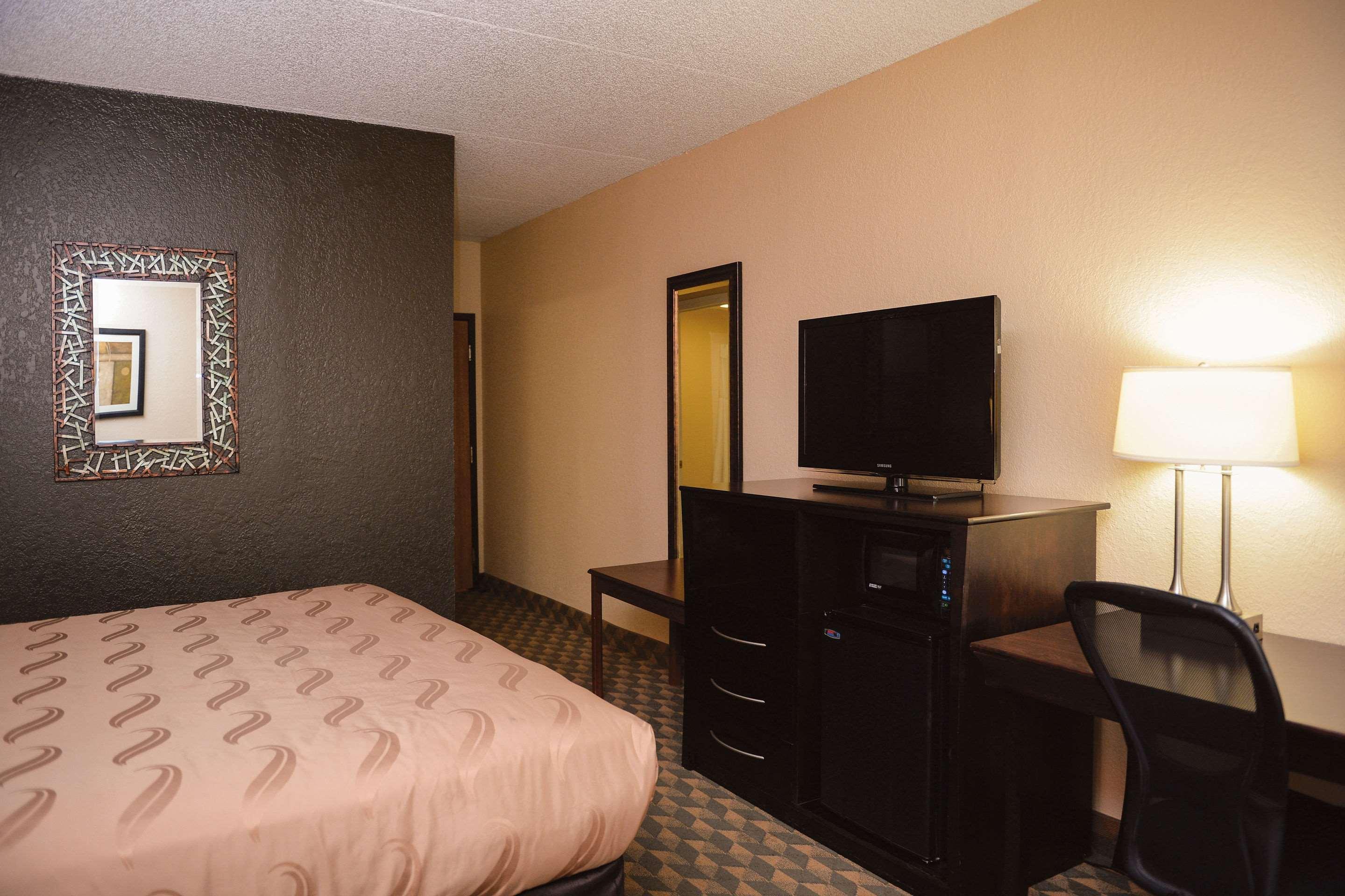 Quality Inn & Suites Ames Conference Center Near Isu Campus Екстериор снимка
