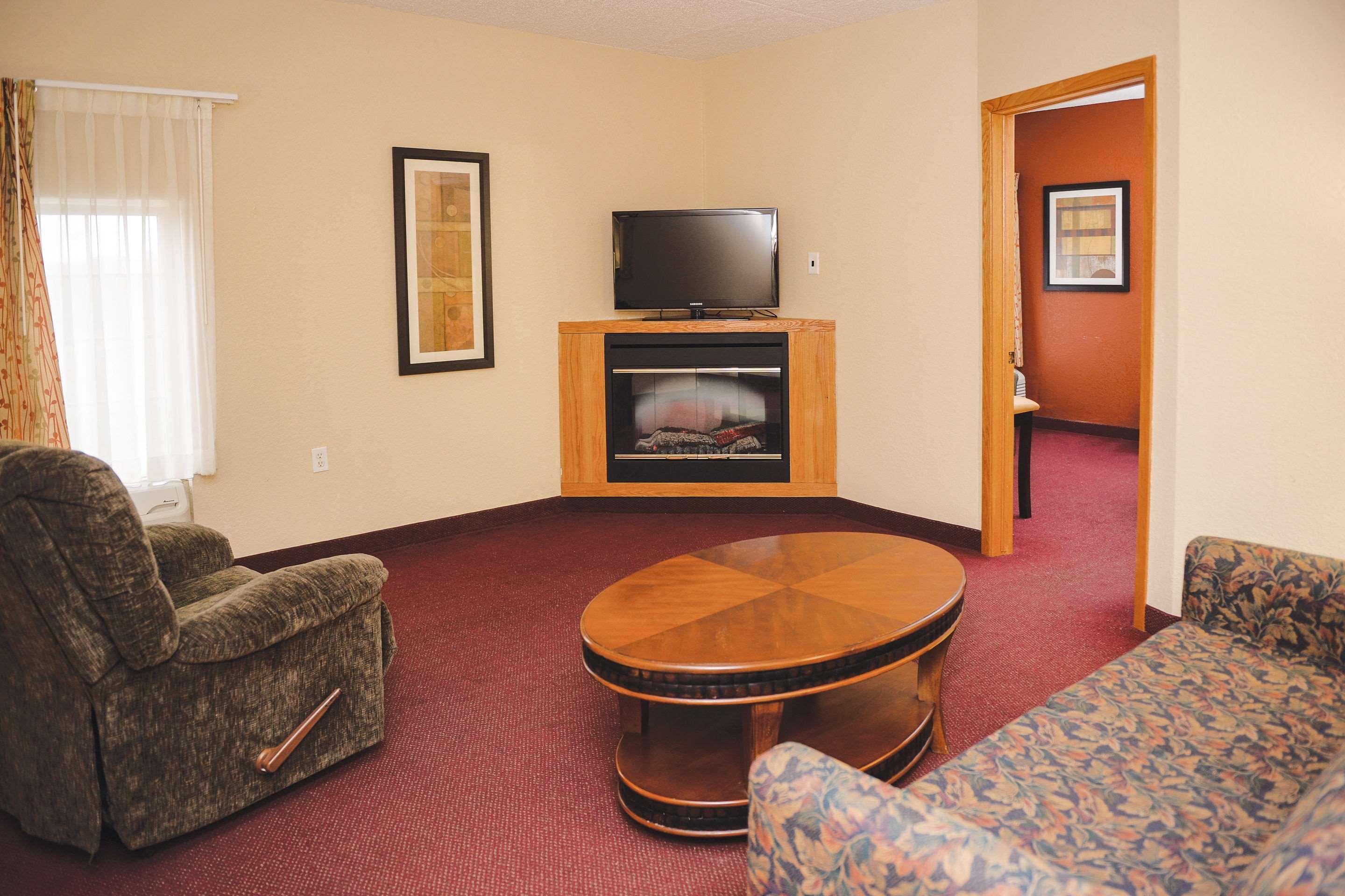 Quality Inn & Suites Ames Conference Center Near Isu Campus Екстериор снимка