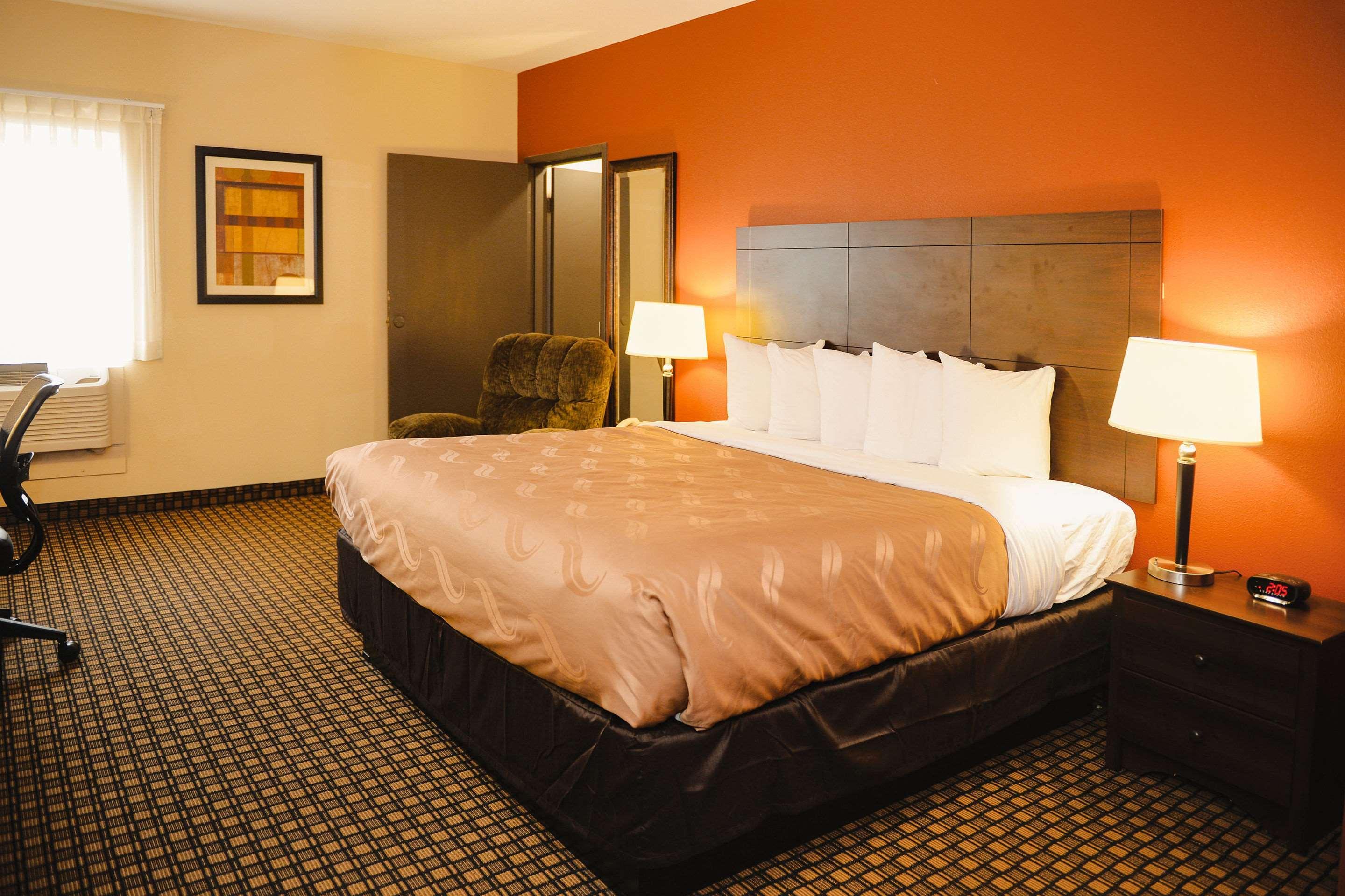 Quality Inn & Suites Ames Conference Center Near Isu Campus Екстериор снимка