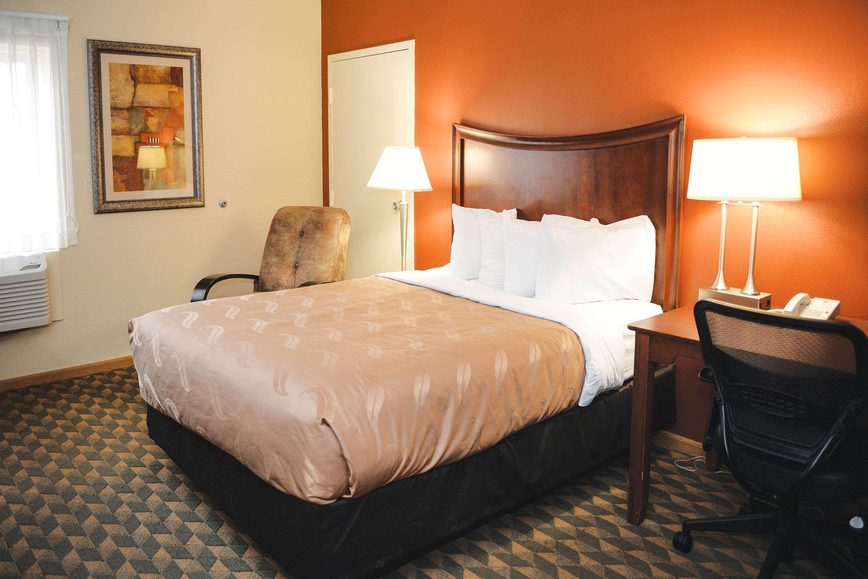 Quality Inn & Suites Ames Conference Center Near Isu Campus Екстериор снимка