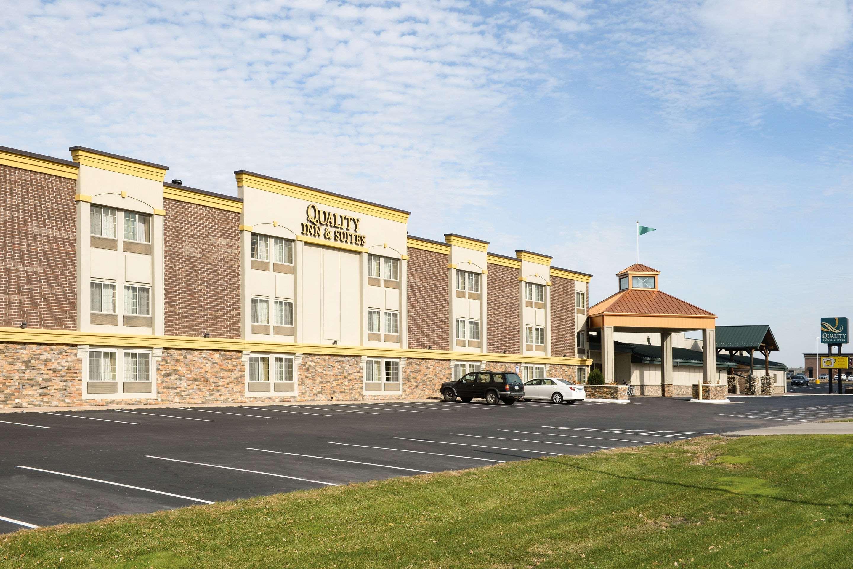 Quality Inn & Suites Ames Conference Center Near Isu Campus Екстериор снимка