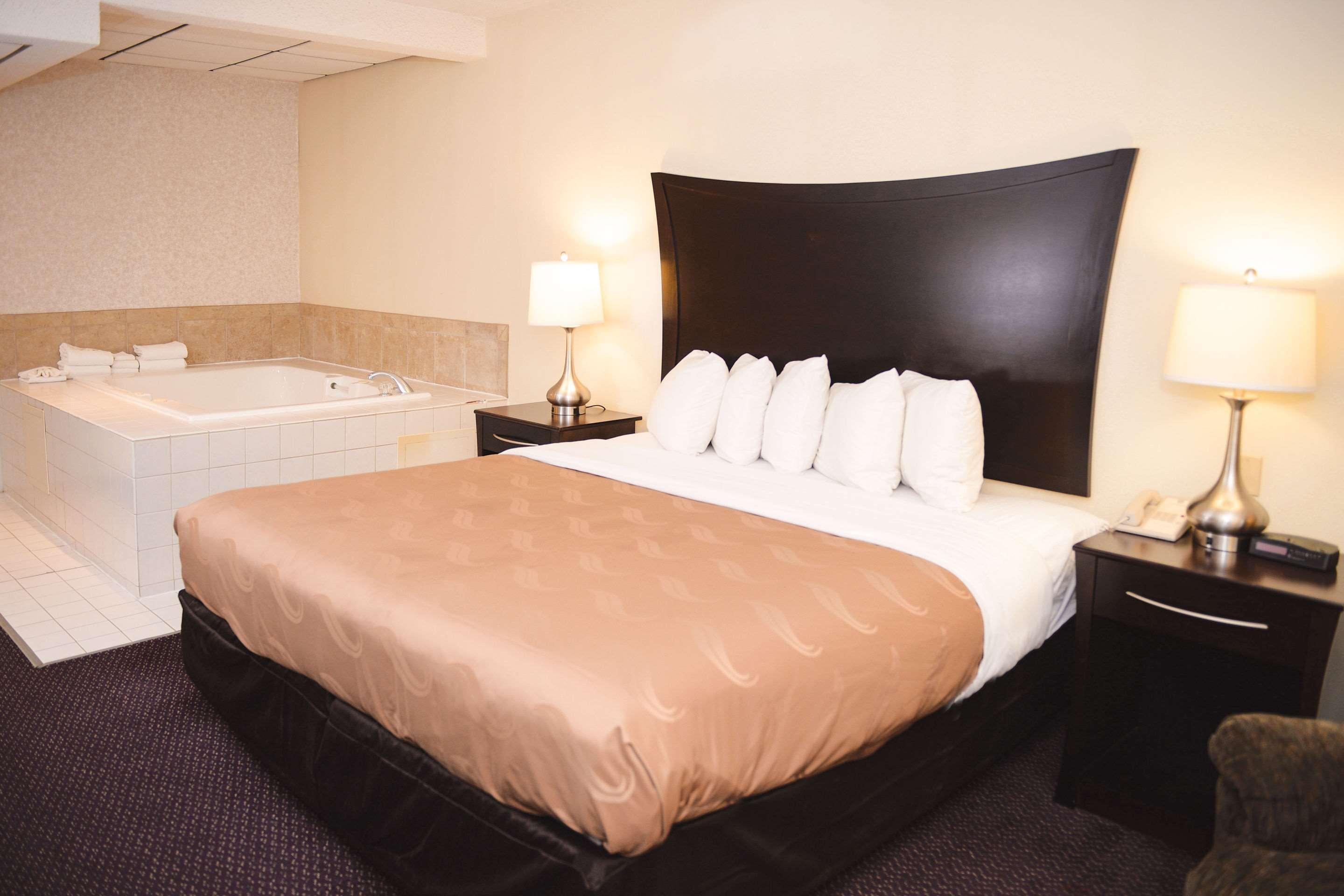 Quality Inn & Suites Ames Conference Center Near Isu Campus Екстериор снимка