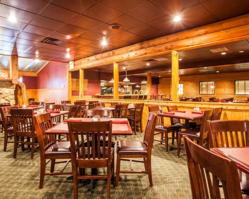 Quality Inn & Suites Ames Conference Center Near Isu Campus Екстериор снимка