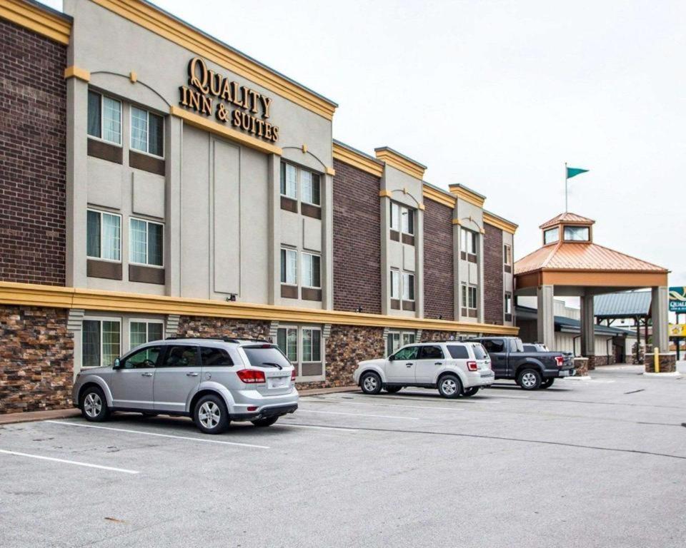 Quality Inn & Suites Ames Conference Center Near Isu Campus Екстериор снимка