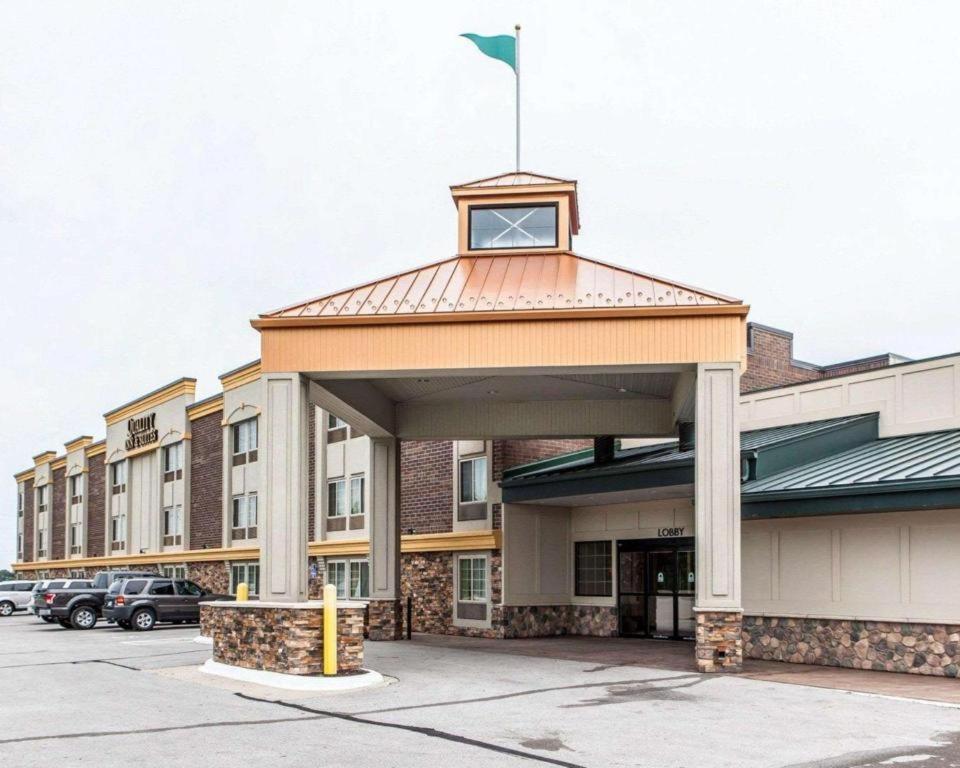 Quality Inn & Suites Ames Conference Center Near Isu Campus Екстериор снимка