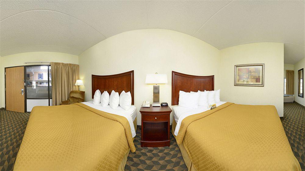 Quality Inn & Suites Ames Conference Center Near Isu Campus Екстериор снимка