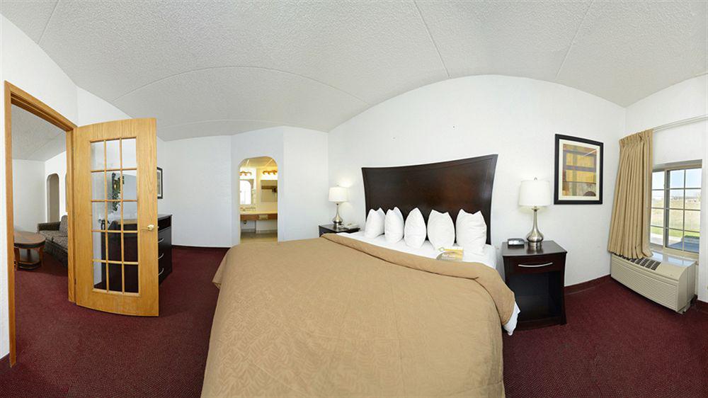 Quality Inn & Suites Ames Conference Center Near Isu Campus Екстериор снимка